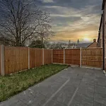 Central And Stylish, Garden And Parking