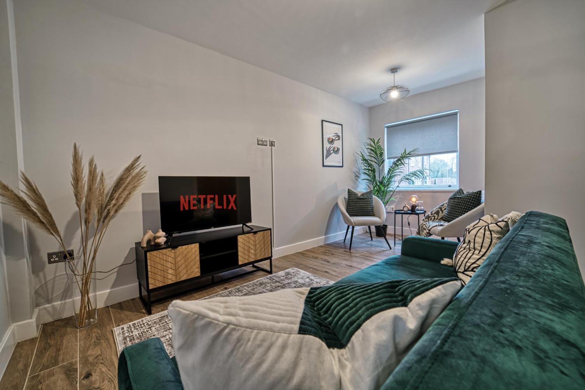 And Stylish, Garden And Parking Apartment