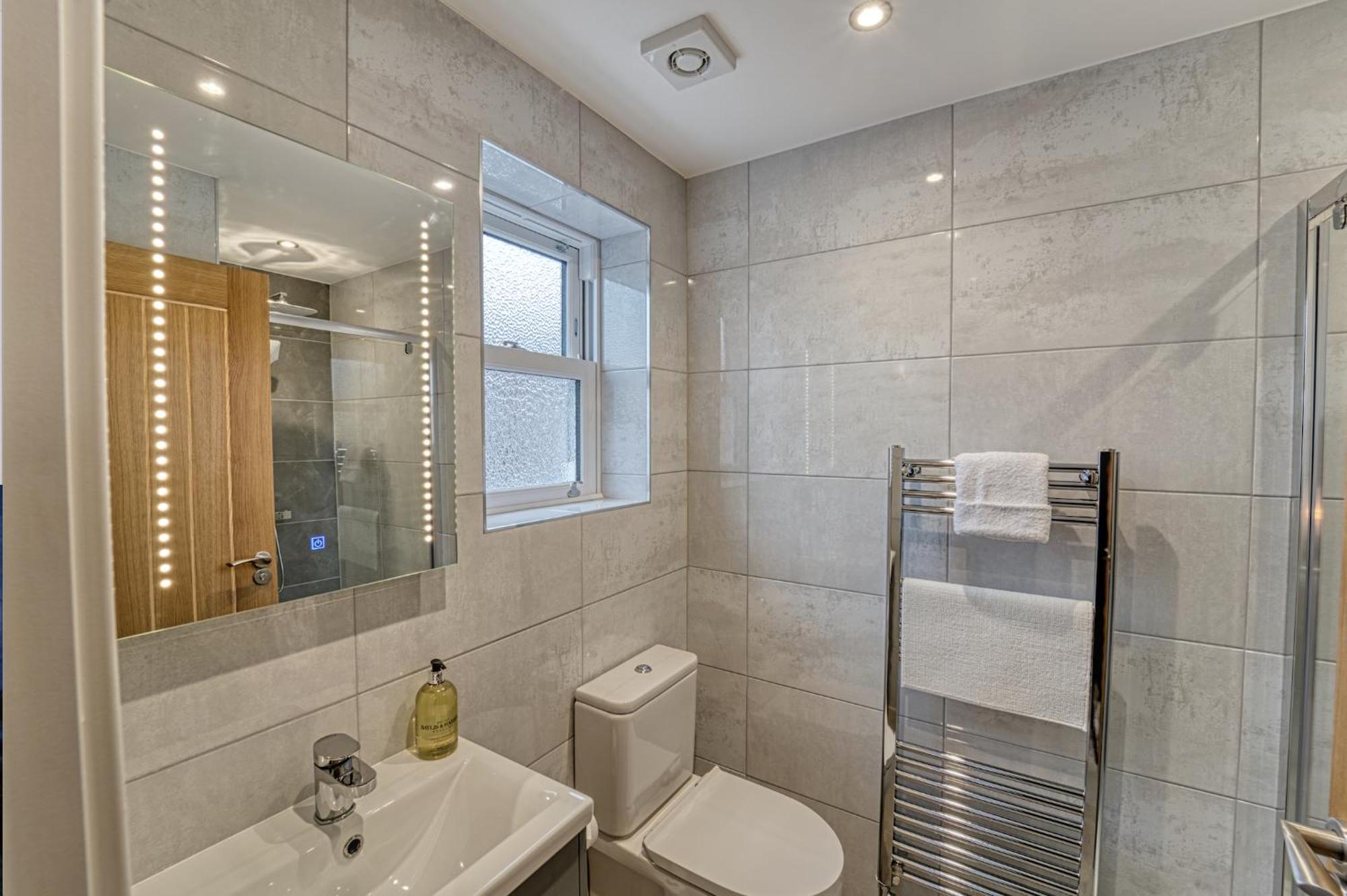 Apartment And Stylish, Garden And Parking Coventry
